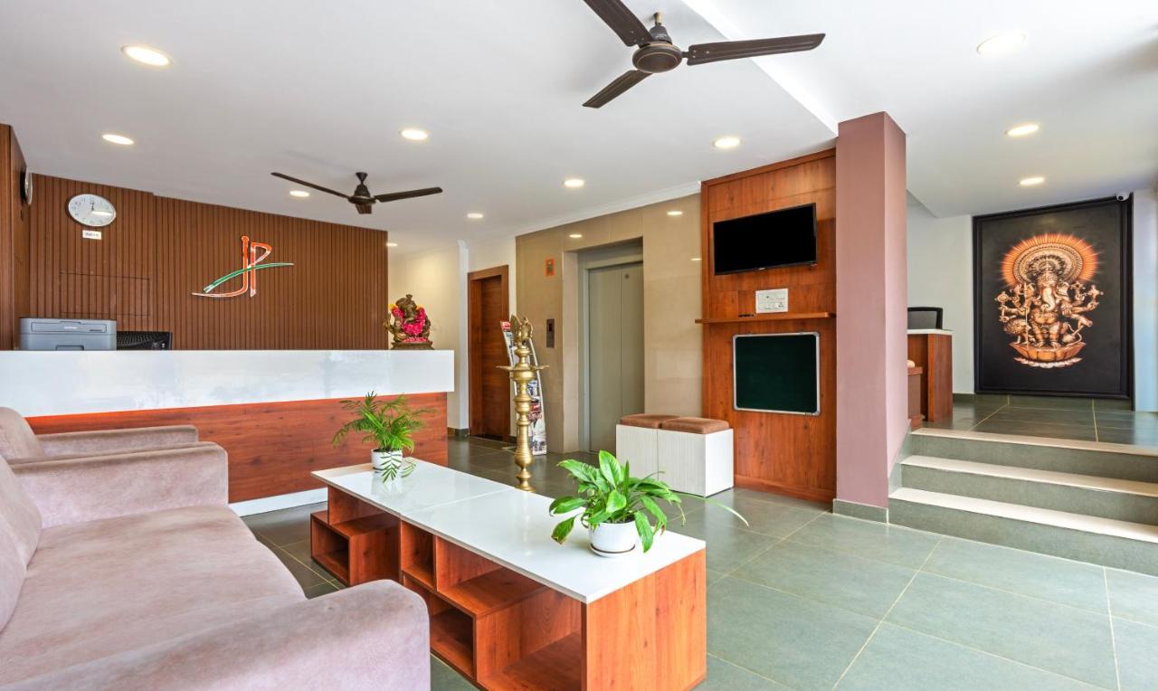 Treebo Jp Residency Hotel Thiruvananthapuram Ngoại thất bức ảnh