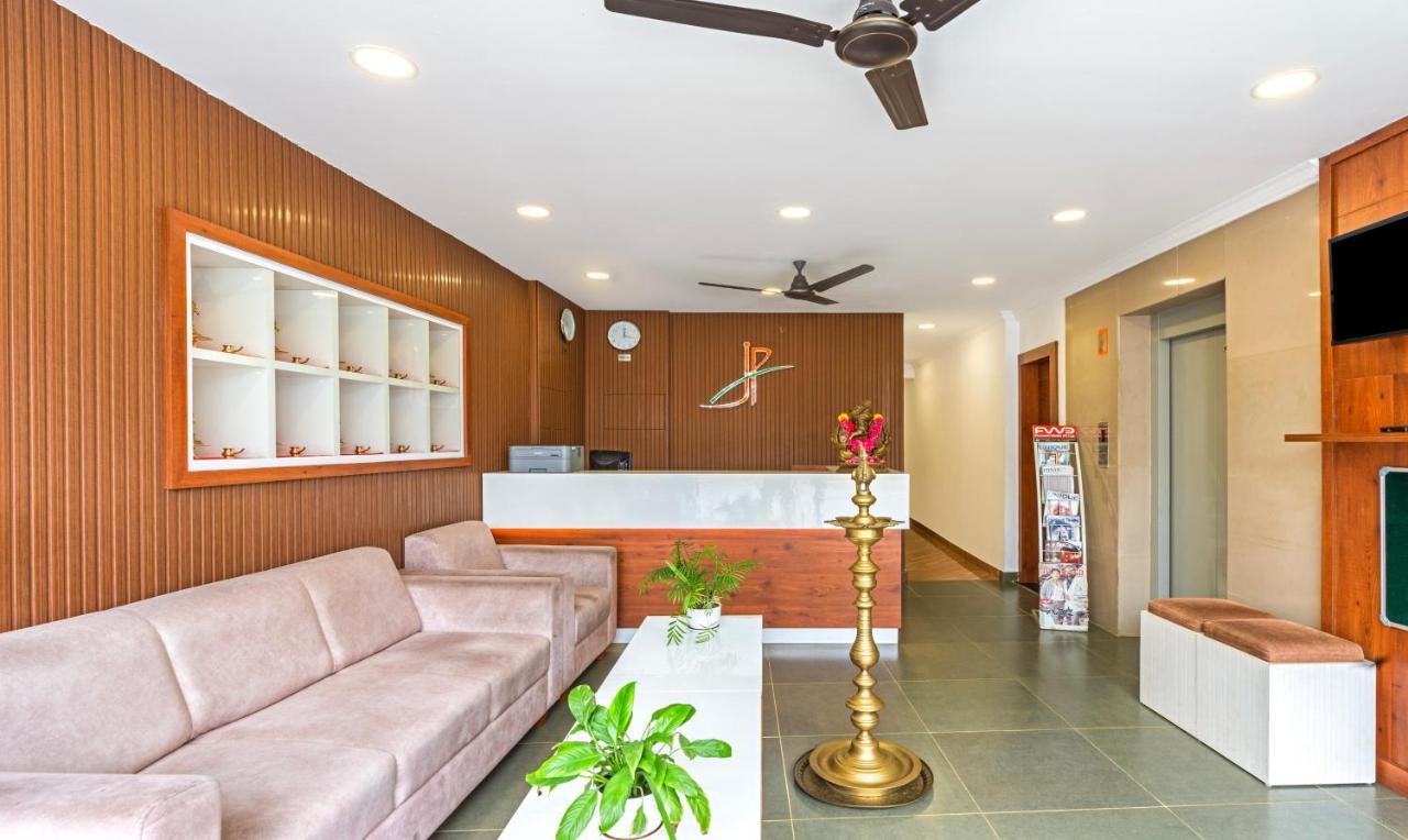 Treebo Jp Residency Hotel Thiruvananthapuram Ngoại thất bức ảnh
